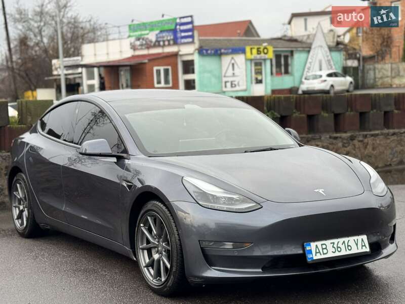 Седан Tesla Model 3 2022 в Виннице