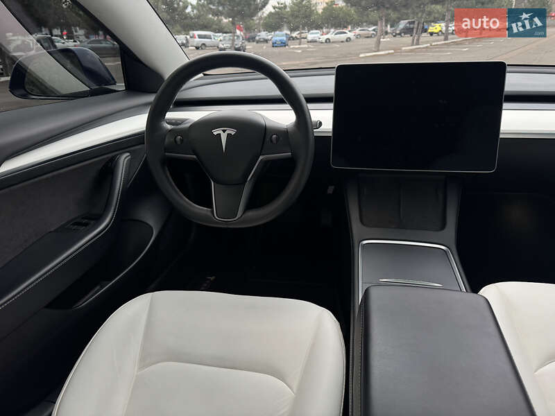 Седан Tesla Model 3 2022 в Одесі
