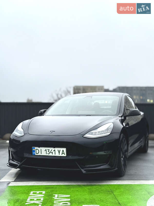 Седан Tesla Model 3 2018 в Ірпені
