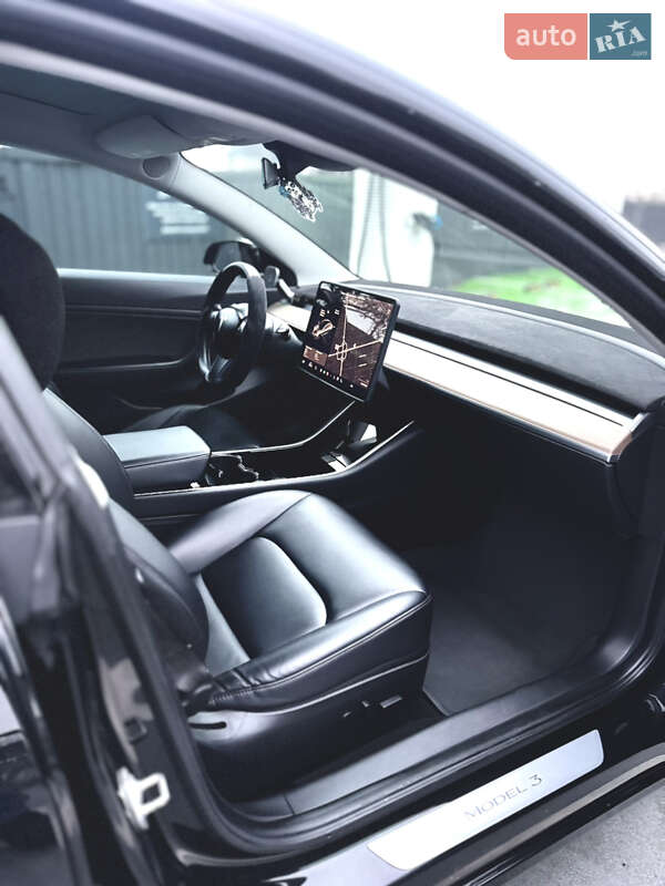 Седан Tesla Model 3 2018 в Ірпені