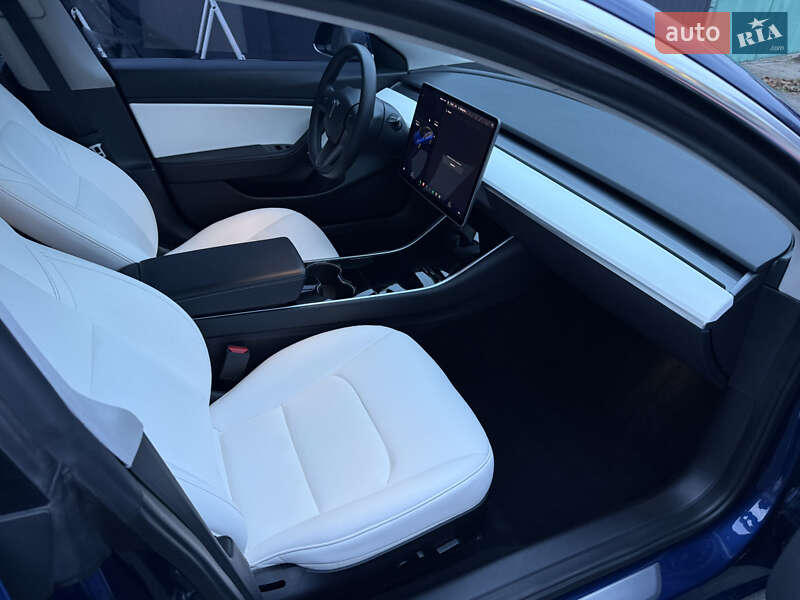 Седан Tesla Model 3 2020 в Одессе