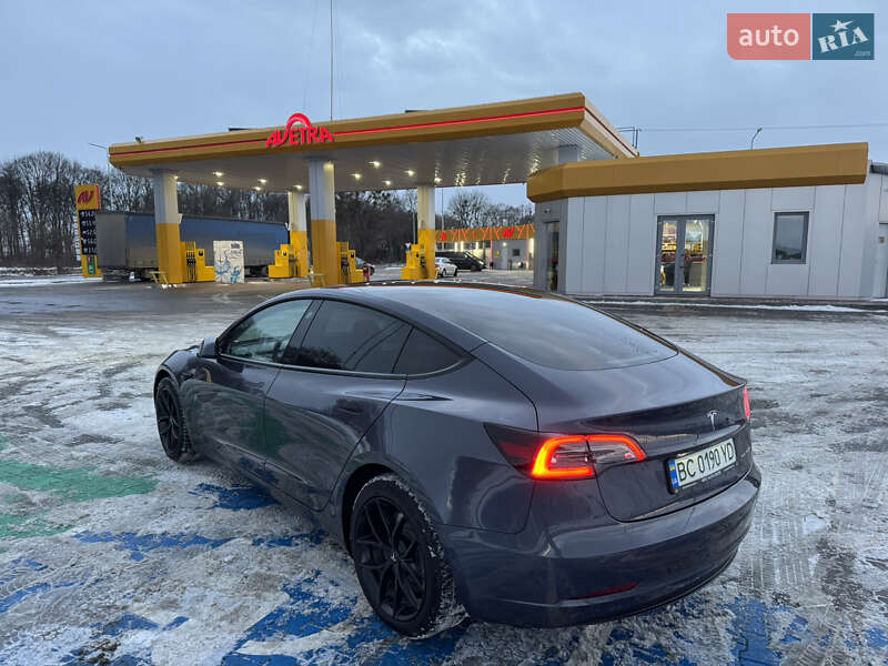 Седан Tesla Model 3 2021 в Луцке
