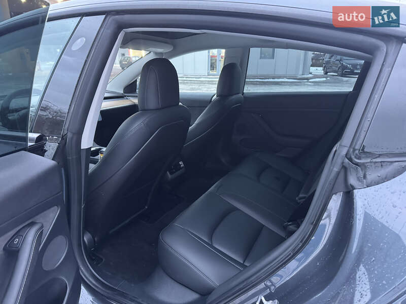 Седан Tesla Model 3 2021 в Луцке