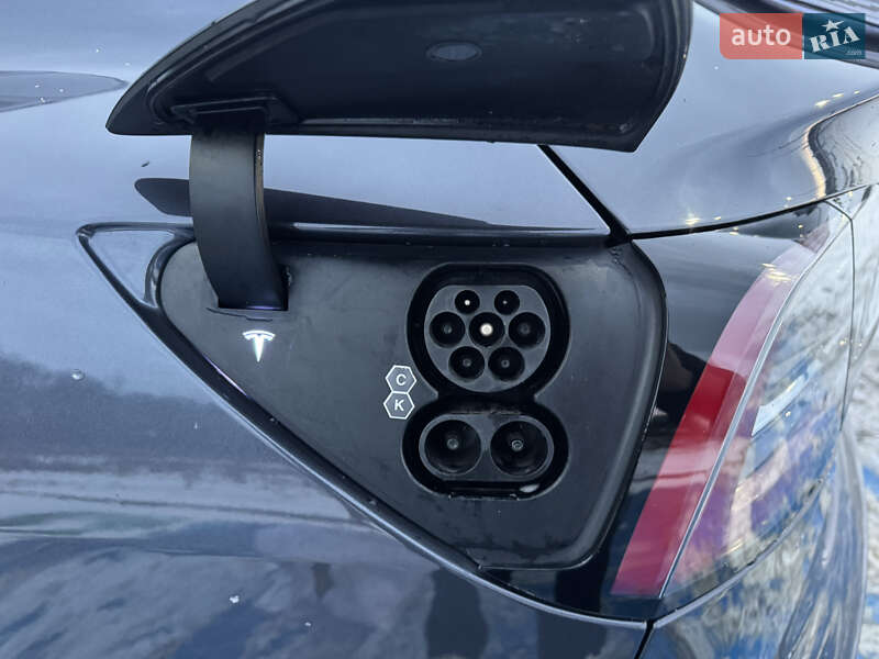Седан Tesla Model 3 2021 в Луцке