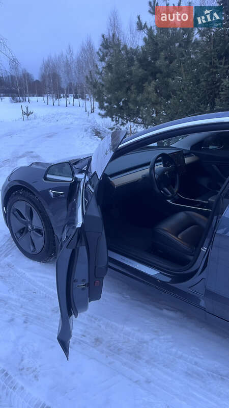 Седан Tesla Model 3 2018 в Броварах