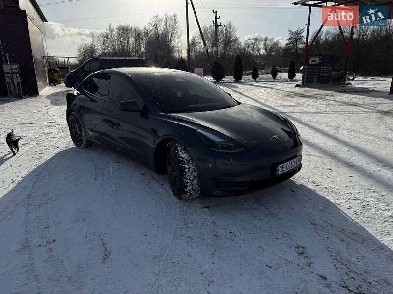 Седан Tesla Model 3 2022 в Чернівцях
