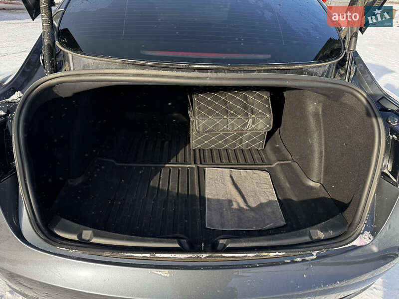 Седан Tesla Model 3 2022 в Чернівцях