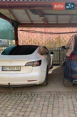 Седан Tesla Model 3 2019 в Львове