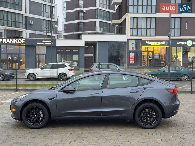 Седан Tesla Model 3 2023 в Львове