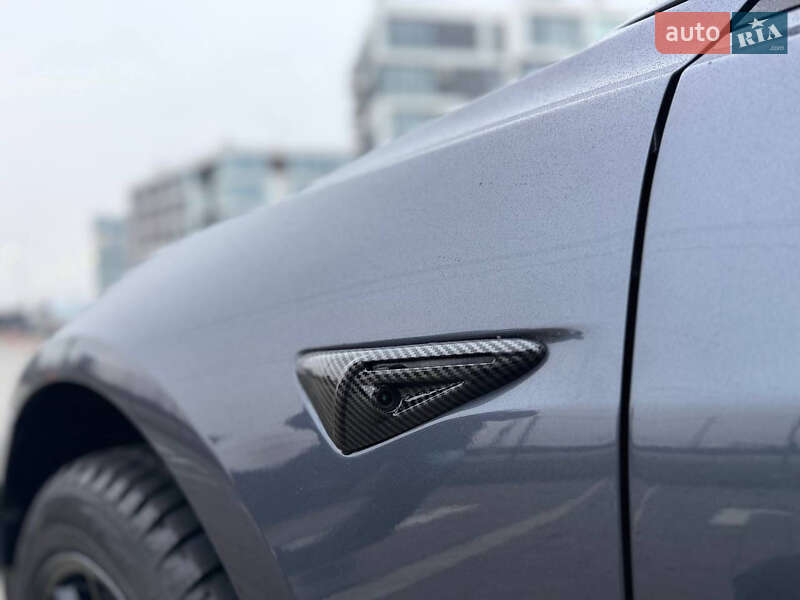 Седан Tesla Model 3 2023 в Львове