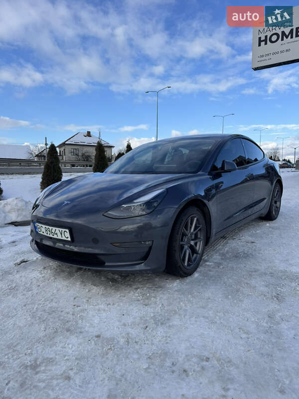 Седан Tesla Model 3 2022 в Львові