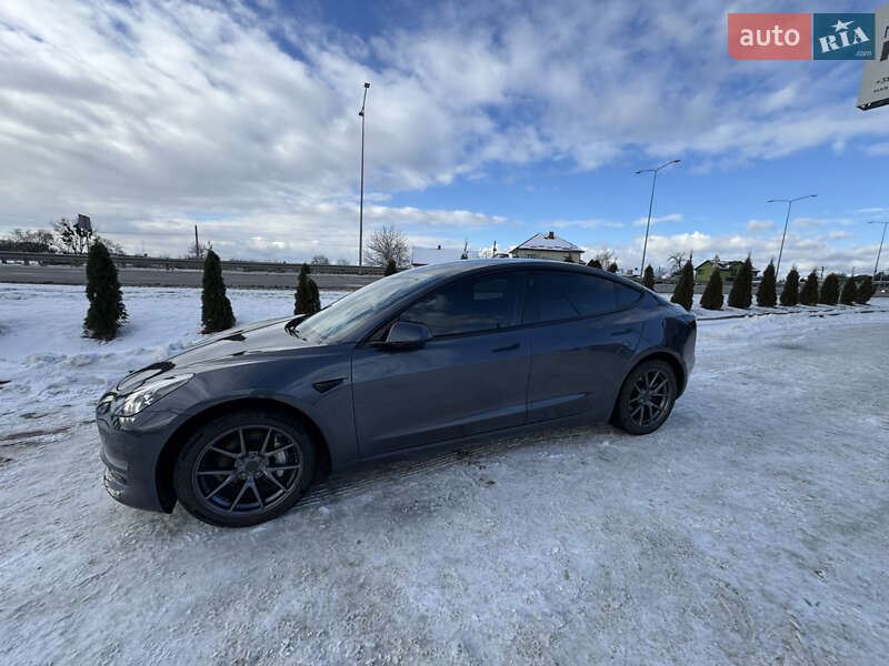 Седан Tesla Model 3 2022 в Львові