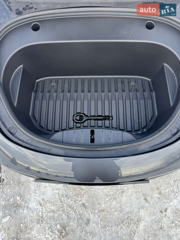 Седан Tesla Model 3 2022 в Львові