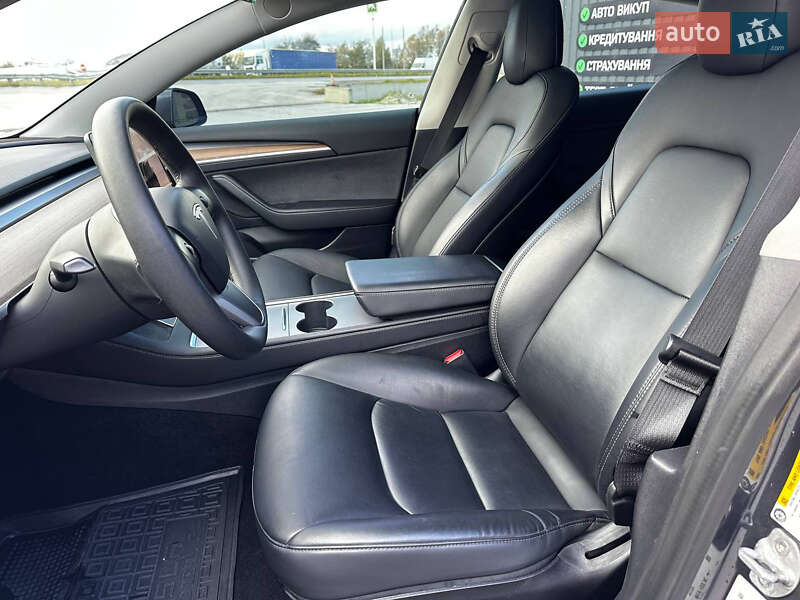 Седан Tesla Model 3 2022 в Львові