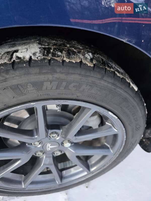 Седан Tesla Model 3 2021 в Черновцах