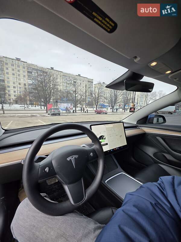 Седан Tesla Model 3 2021 в Черновцах