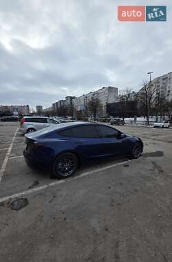 Седан Tesla Model 3 2021 в Чернівцях