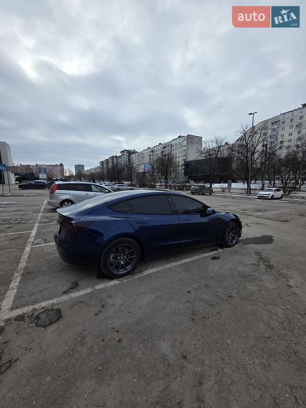 Седан Tesla Model 3 2021 в Черновцах
