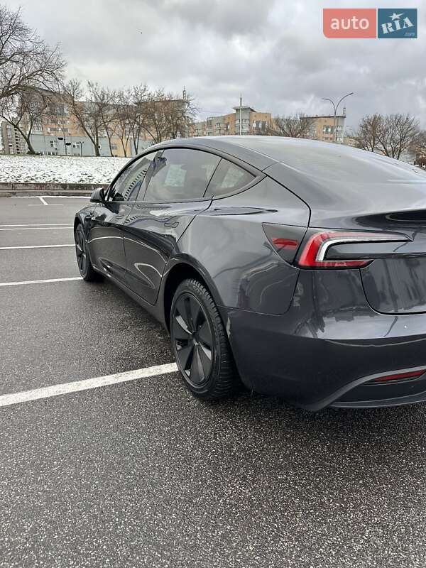 Седан Tesla Model 3 2025 в Киеве