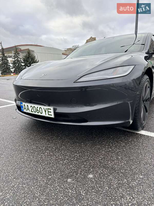 Седан Tesla Model 3 2025 в Киеве