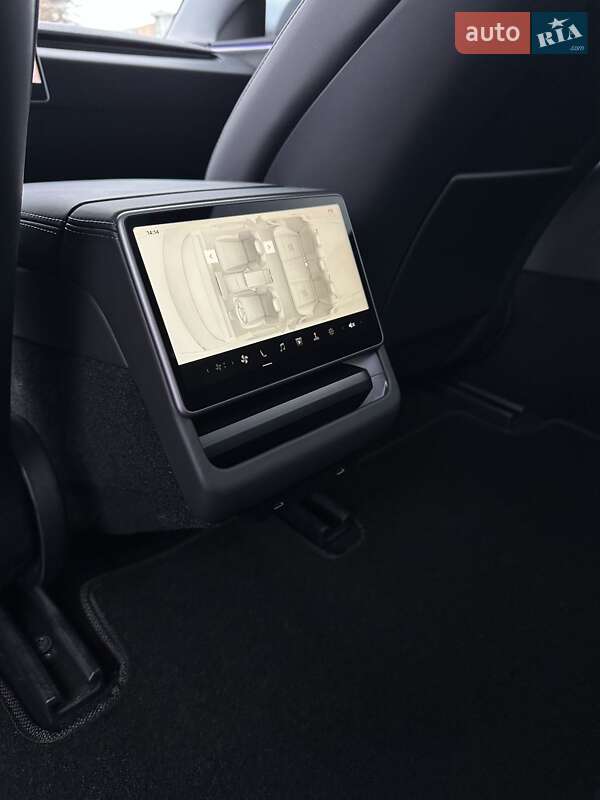 Седан Tesla Model 3 2025 в Киеве