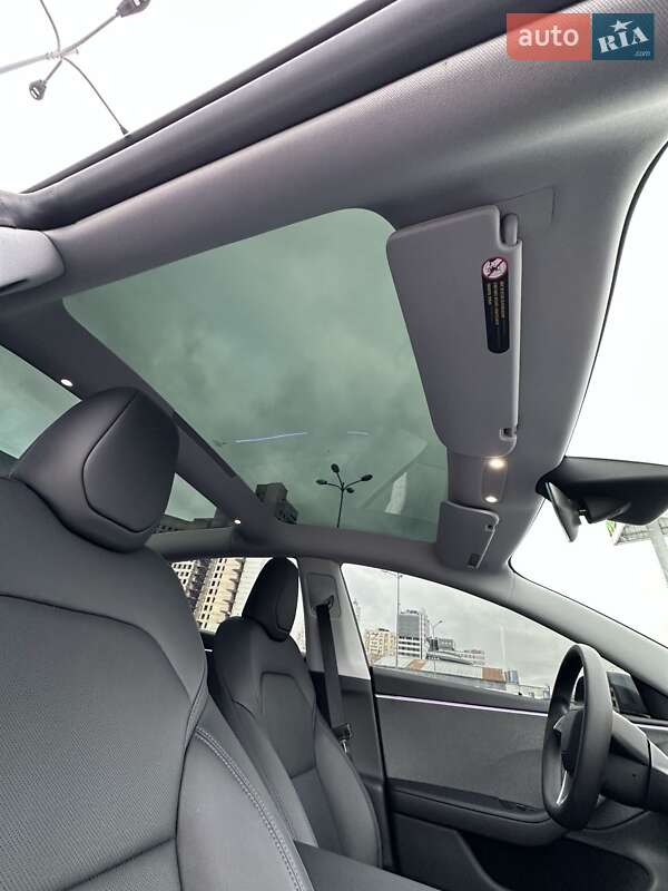 Седан Tesla Model 3 2025 в Киеве