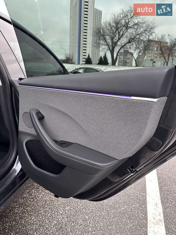 Седан Tesla Model 3 2025 в Киеве