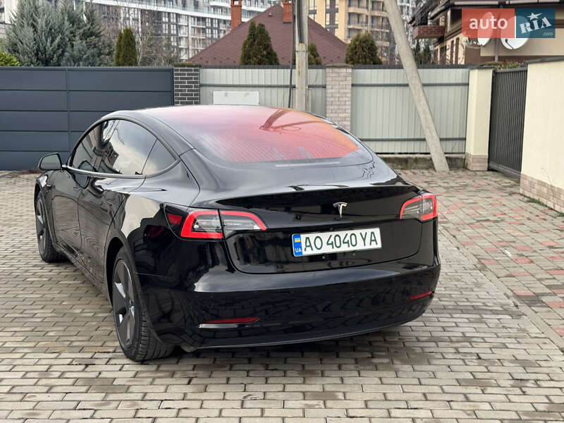 Седан Tesla Model 3 2018 в Ужгороді