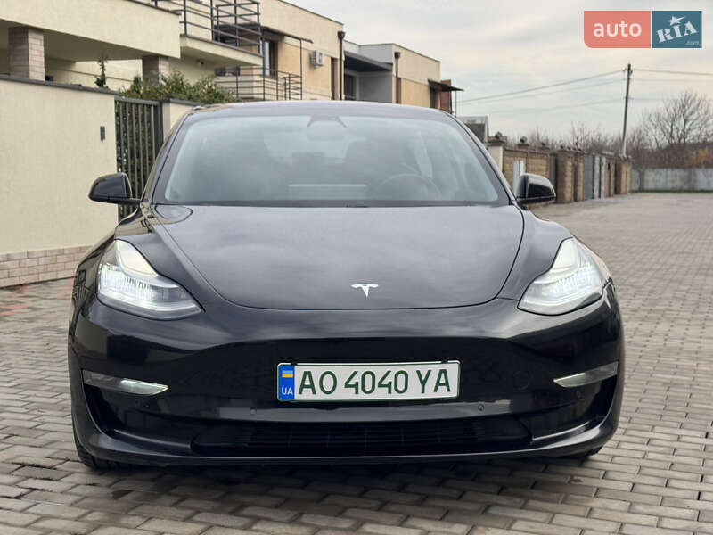 Седан Tesla Model 3 2018 в Ужгороді