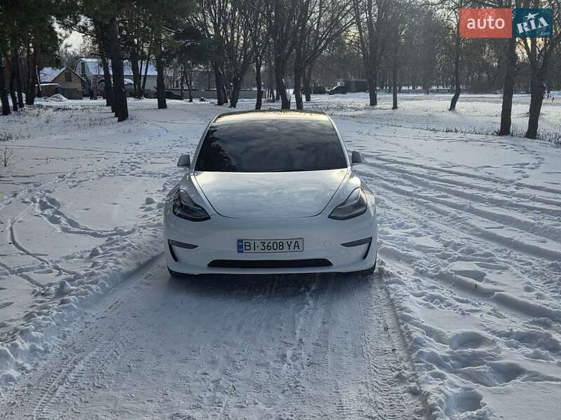 Седан Tesla Model 3 2019 в Пирятине
