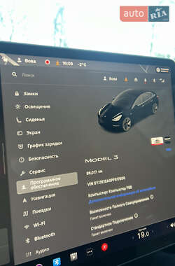 Седан Tesla Model 3 2023 в Львове