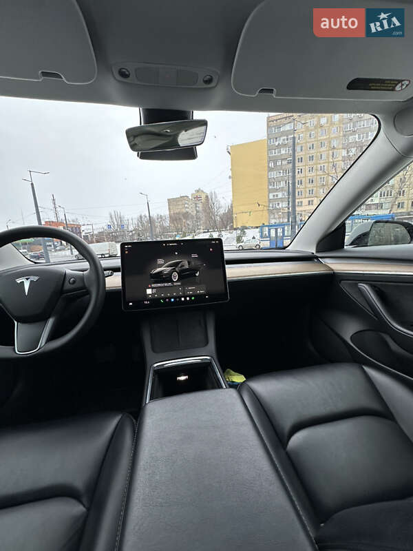Седан Tesla Model 3 2022 в Днепре