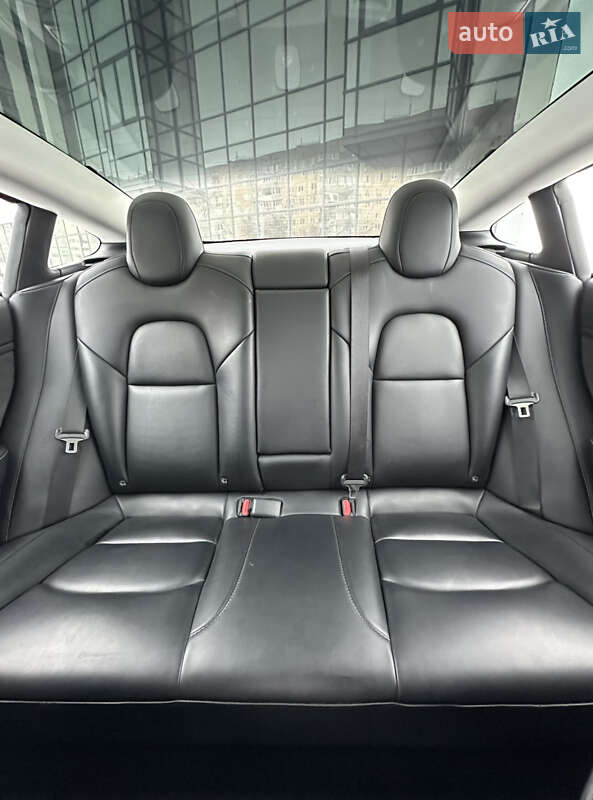 Седан Tesla Model 3 2022 в Днепре