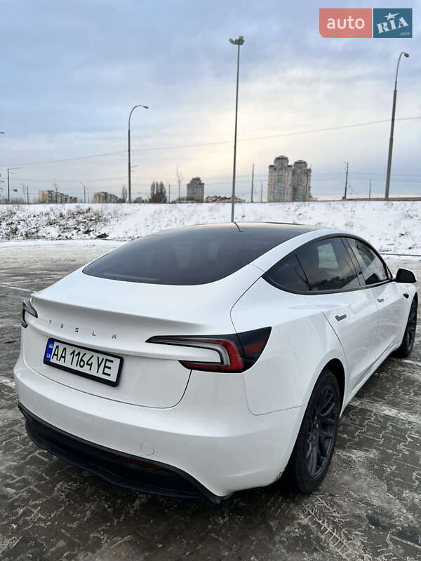 Седан Tesla Model 3 2025 в Києві