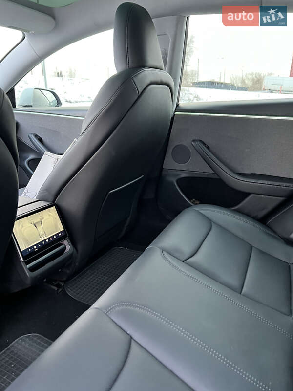 Седан Tesla Model 3 2025 в Києві