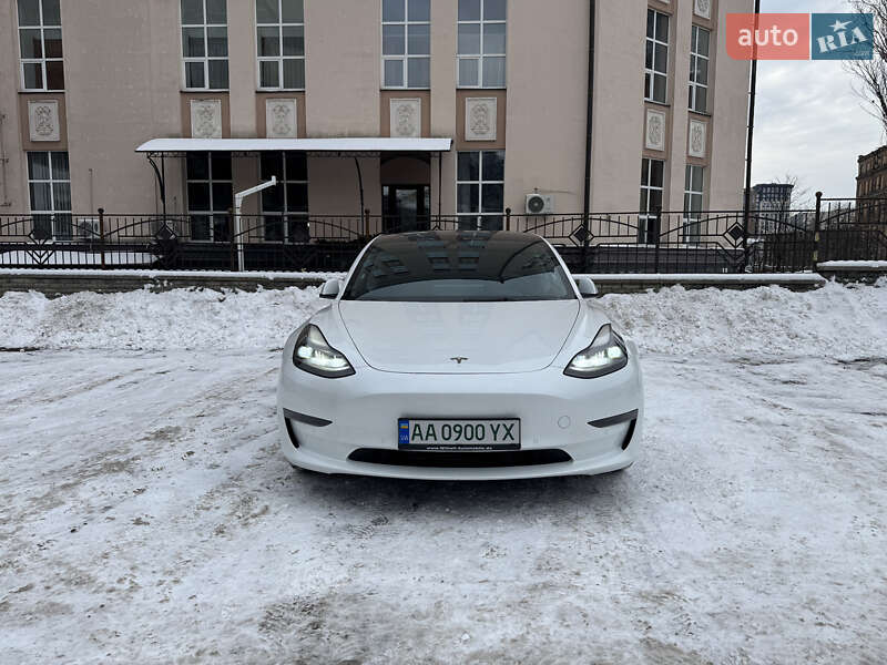 Седан Tesla Model 3 2022 в Киеве
