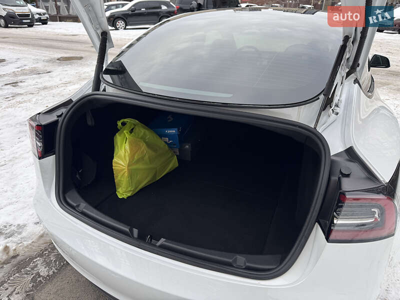 Седан Tesla Model 3 2022 в Киеве