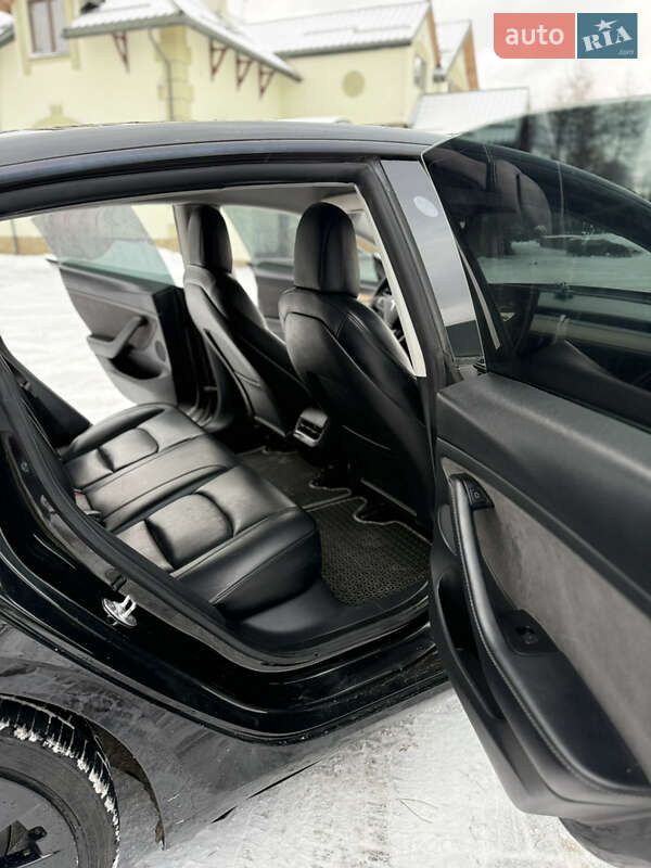 Седан Tesla Model 3 2022 в Львові