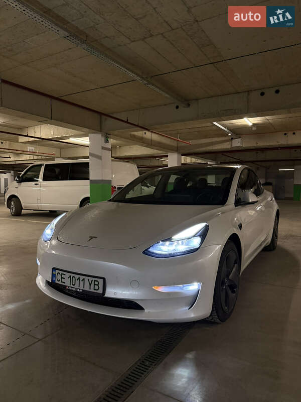 Седан Tesla Model 3 2021 в Черновцах