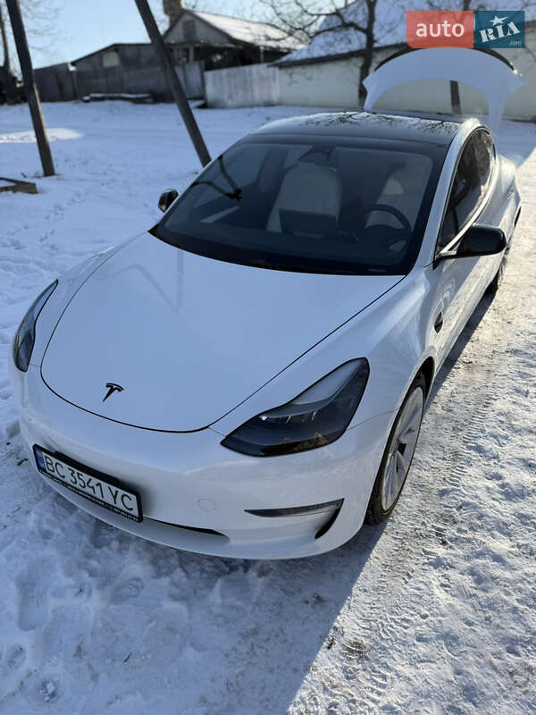 Седан Tesla Model 3 2022 в Львові