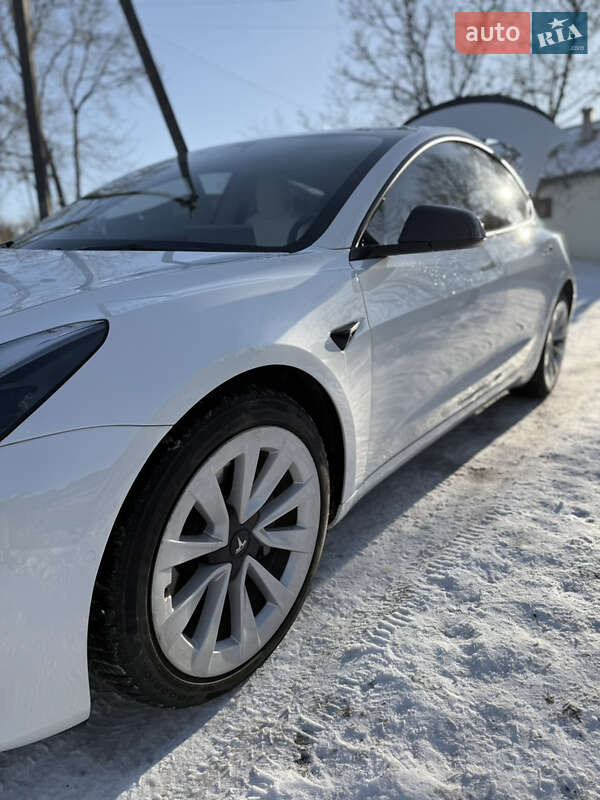 Седан Tesla Model 3 2022 в Львові