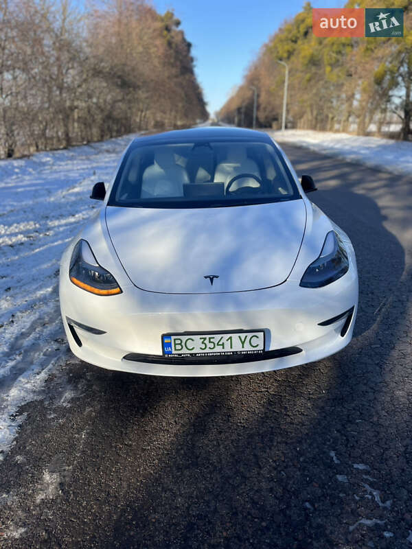 Седан Tesla Model 3 2022 в Львові