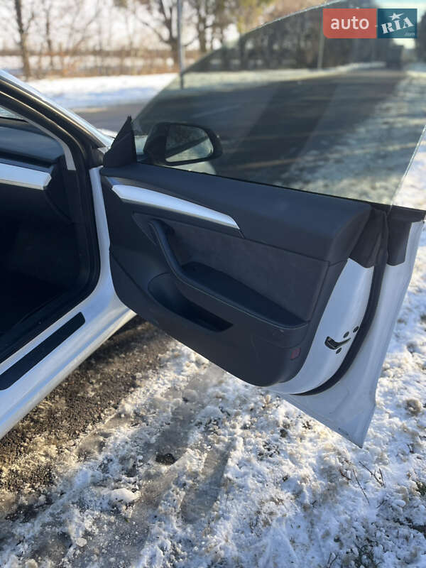 Седан Tesla Model 3 2022 в Львові