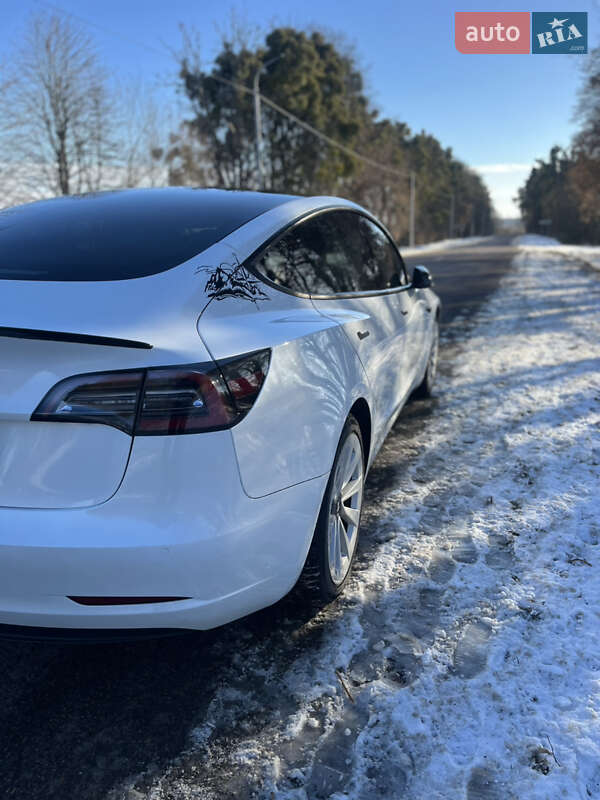 Седан Tesla Model 3 2022 в Львові