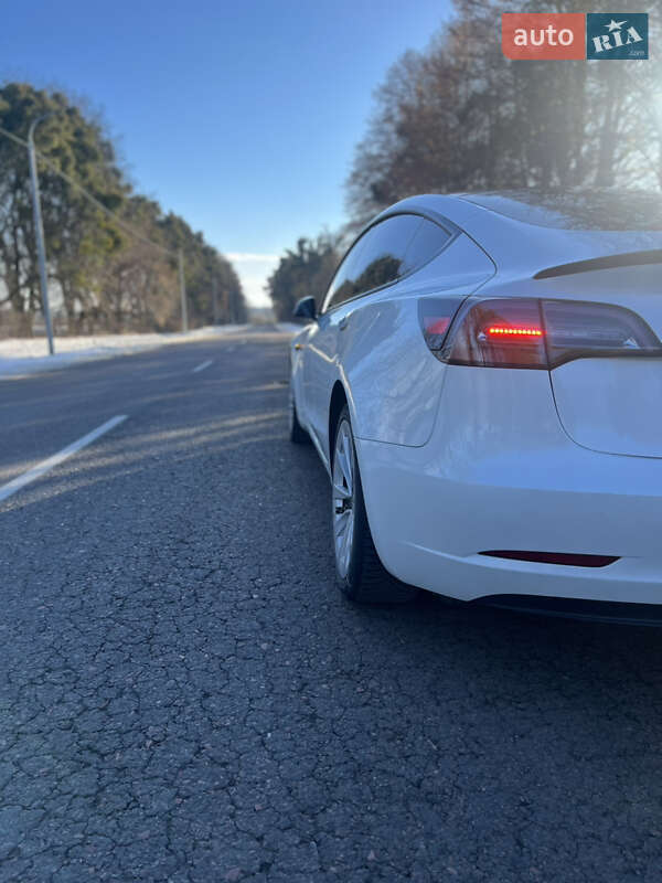 Седан Tesla Model 3 2022 в Львові