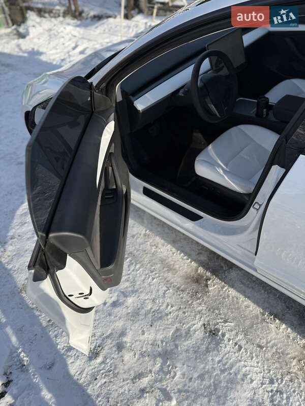 Седан Tesla Model 3 2022 в Львові