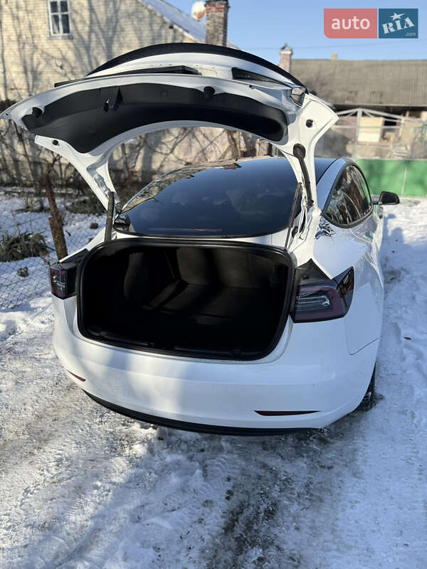 Седан Tesla Model 3 2022 в Львові