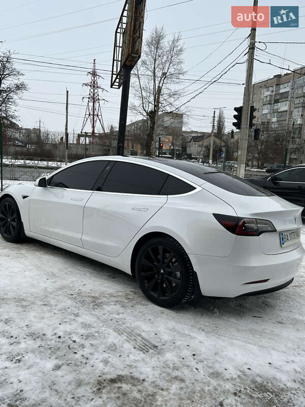 Седан Tesla Model 3 2020 в Кропивницькому