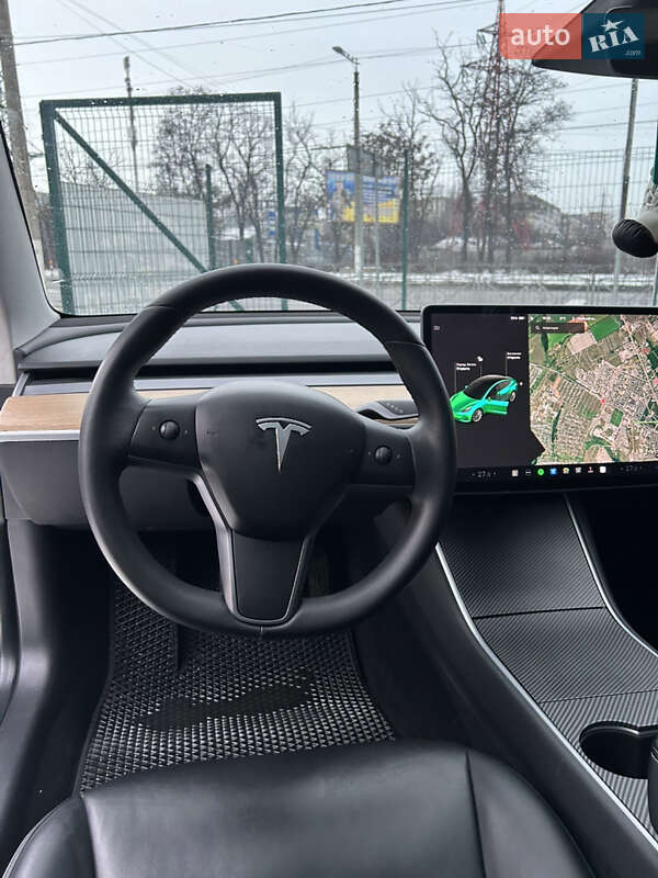 Седан Tesla Model 3 2020 в Кропивницькому
