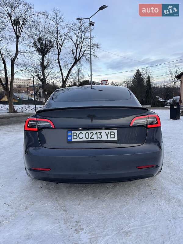 Седан Tesla Model 3 2021 в Львові